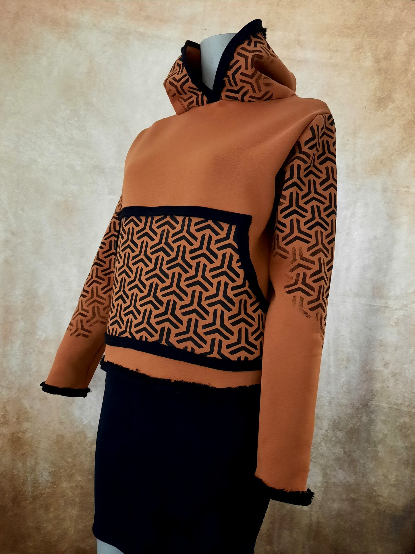 Hoodie mit Geometrie-Druckmuster - Größe M