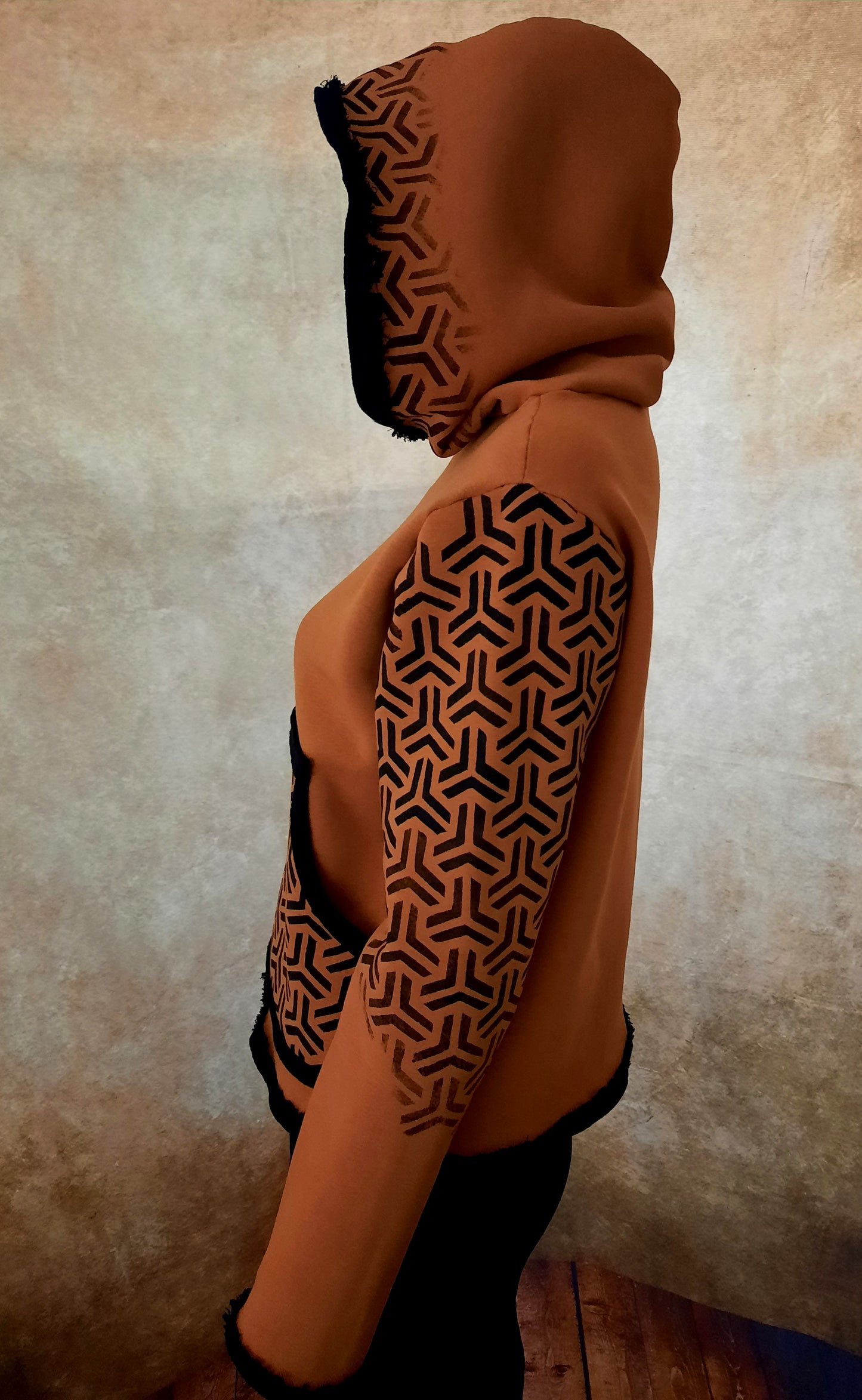 Hoodie mit Geometrie-Druckmuster - Größe M