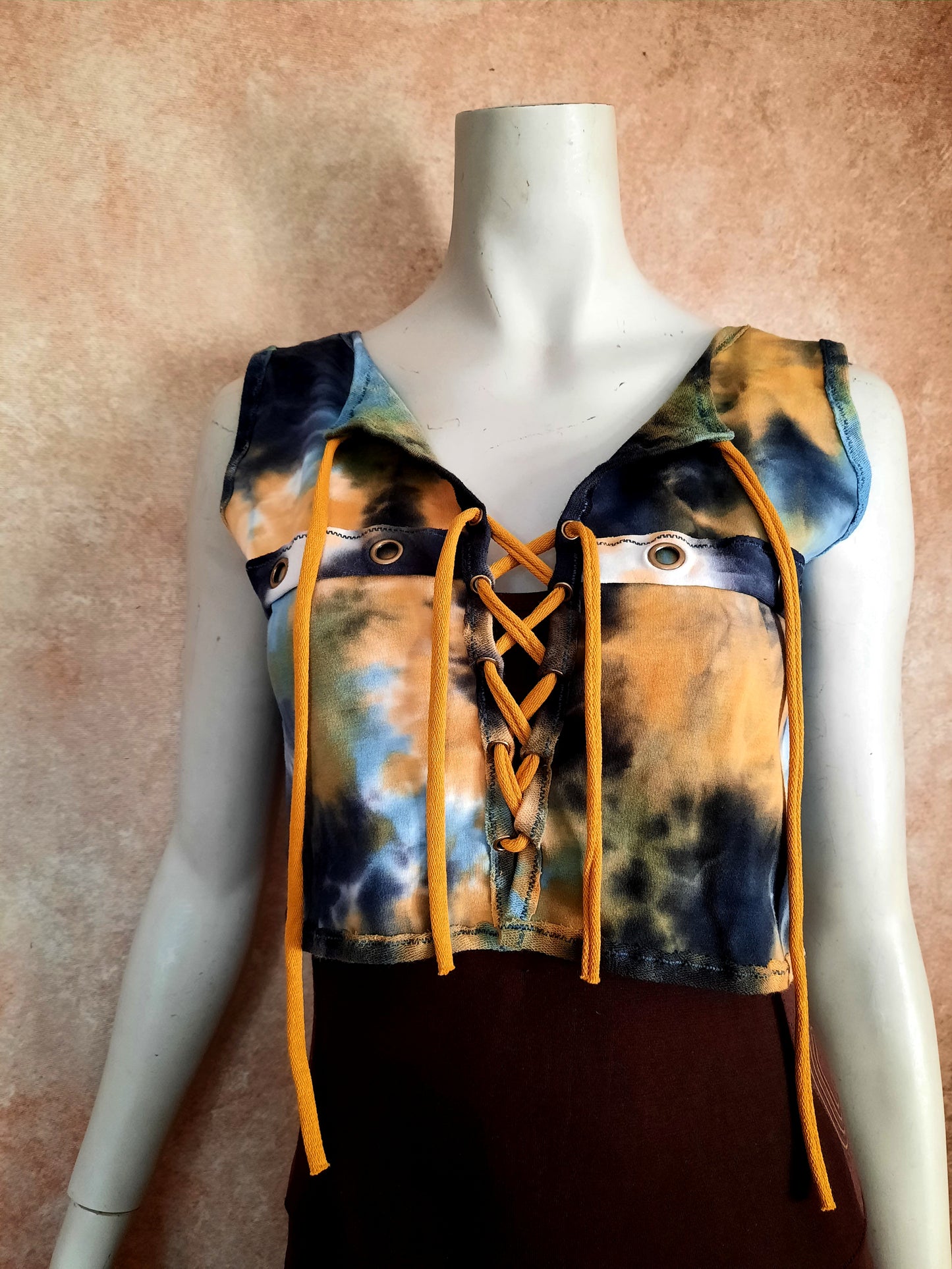 Weste Batik mit Schnürung und Nieten - Größe S