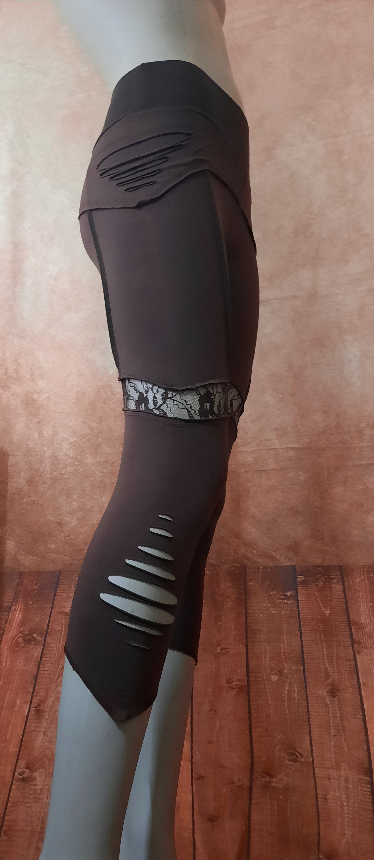 3/4 Cut Out Leggings mit Spitze - Größe S