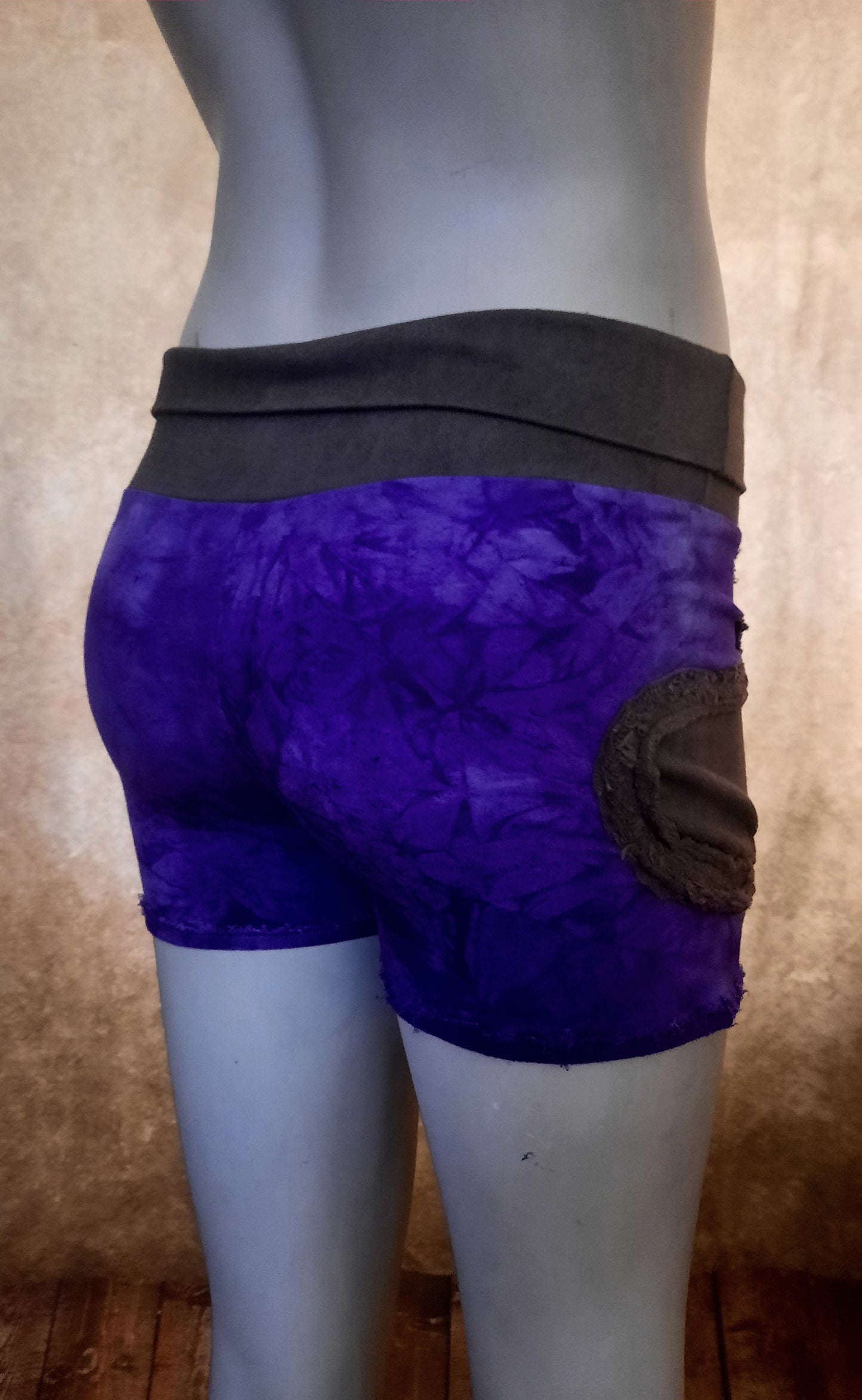 Hotpants Batik lila mit Taschen - Größe S