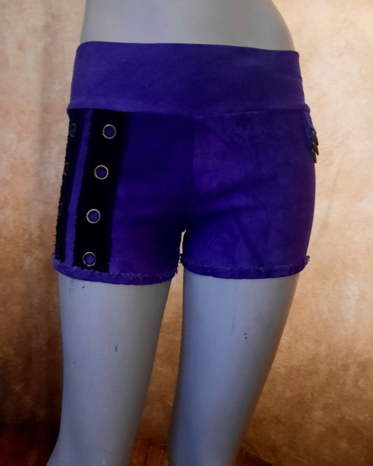 Hotpants Batik lila mit Applikationen - Größe M