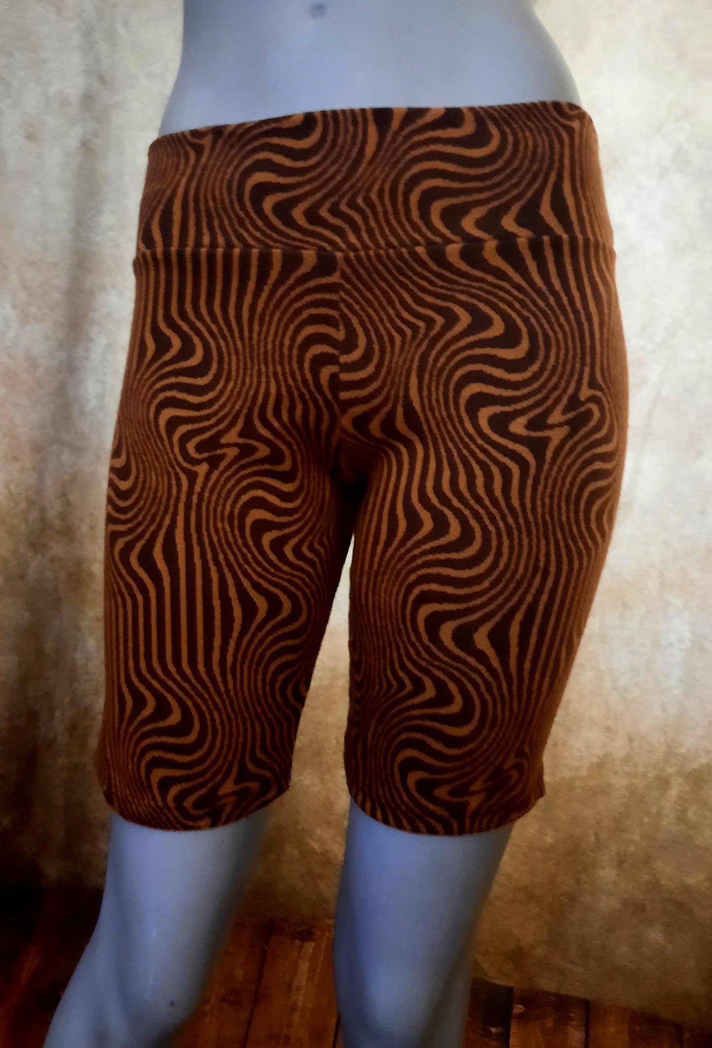 Hotpants / Radlerhose mit psychedelic Muster - Größe M