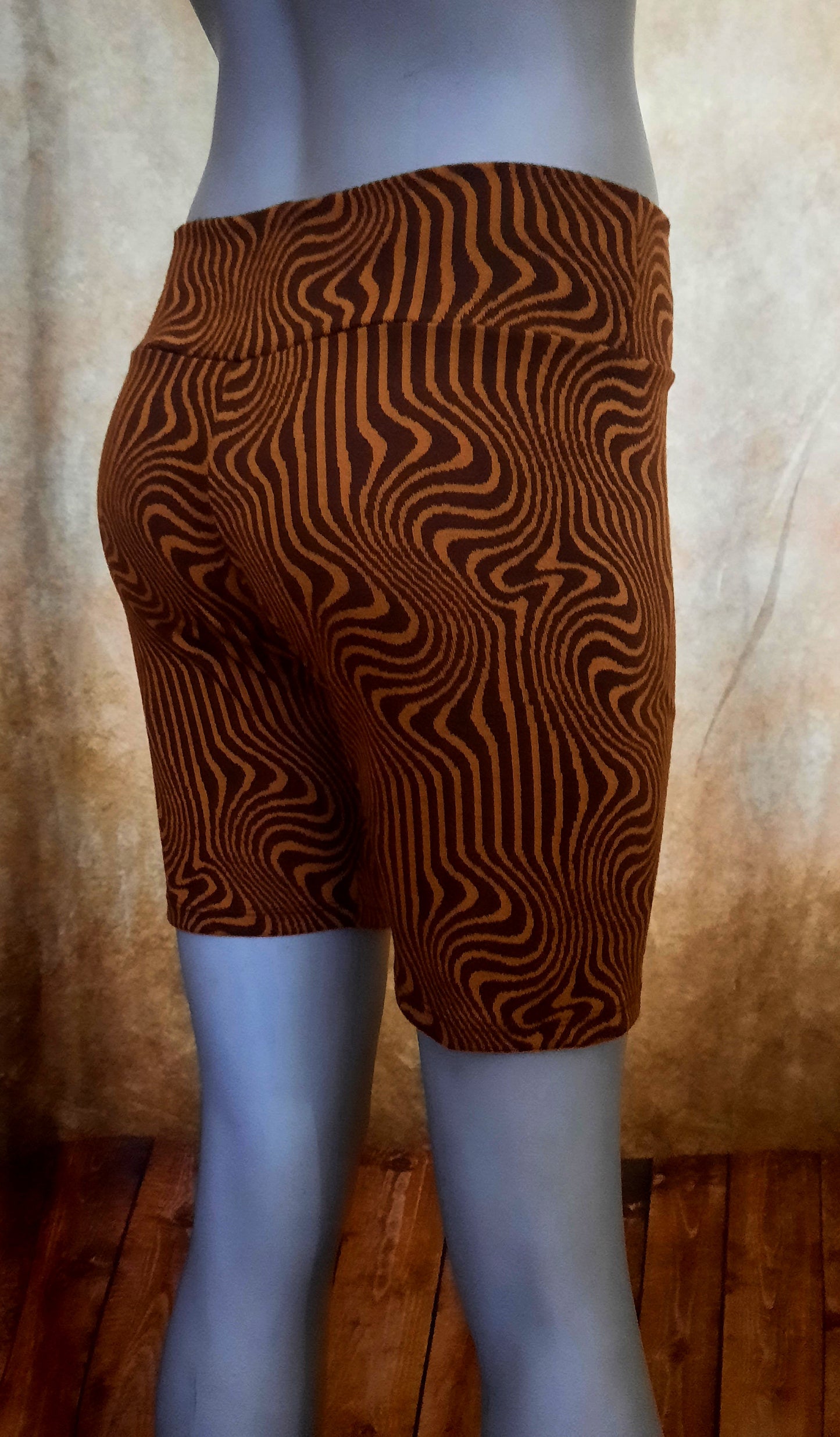 Hotpants / Radlerhose mit psychedelic Muster - Größe M