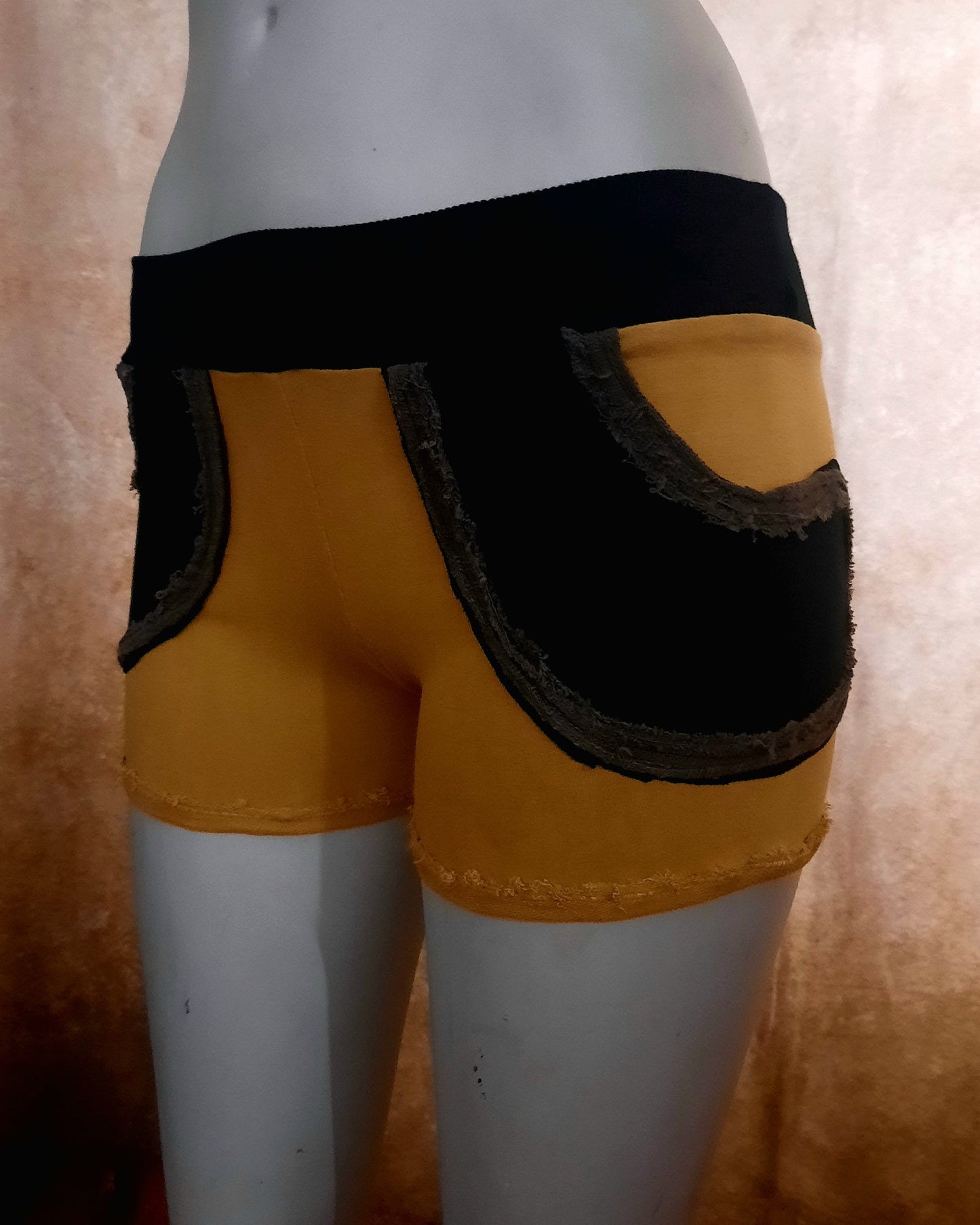 Hotpants Sonnengelb mit Taschen - Größe S